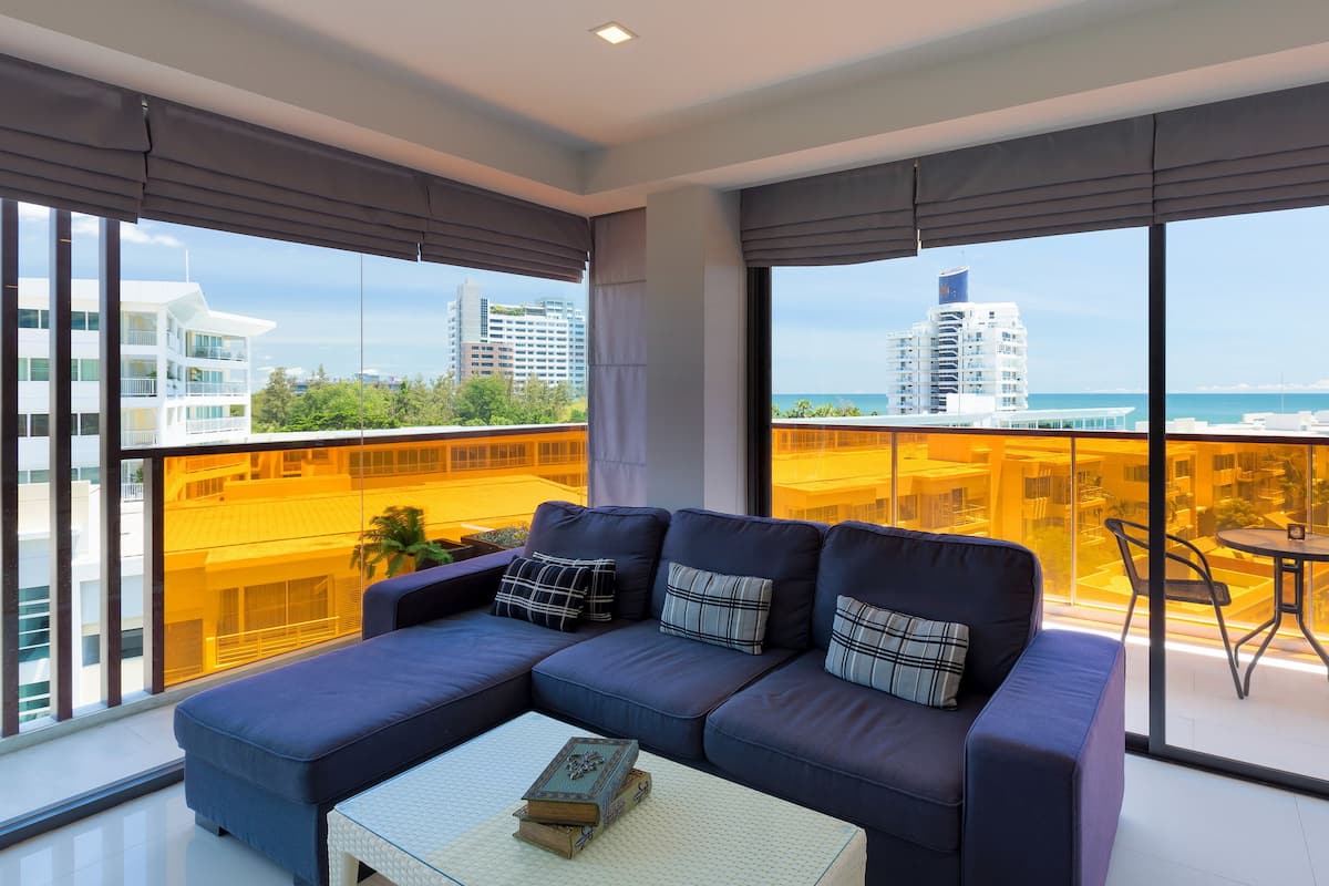 1-Bedroom Grand Suite-Front Sea View | Living area | 40-inch flat-screen TV with cable channels, LCD TV