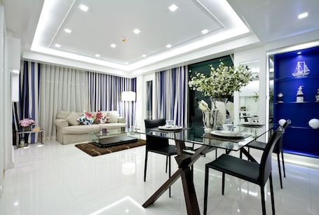 1 bedroom, in-room safe, individually decorated, individually furnished