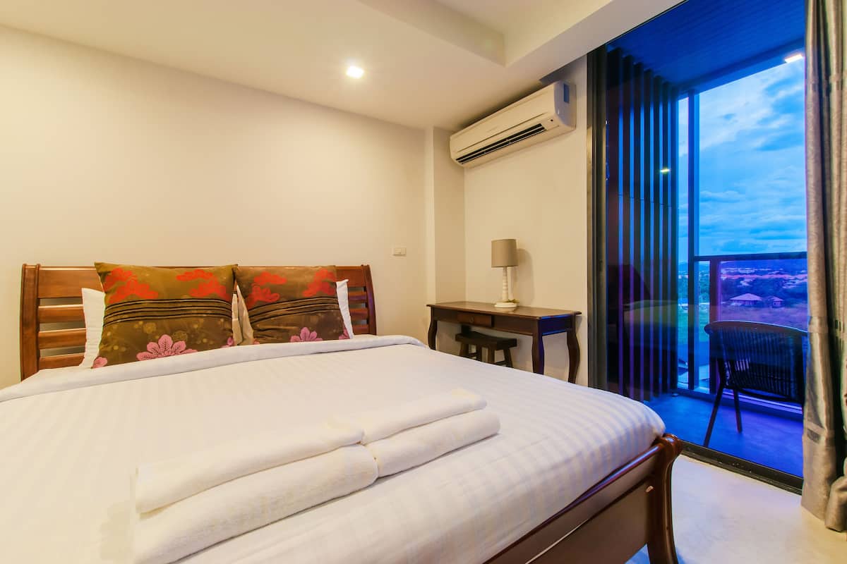 King Studio with SofaBed | 1 bedroom, in-room safe, individually decorated, individually furnished