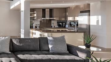 Luxury Penthouse, 4 Bedrooms, Ocean View, Beachfront | Private kitchen | Fridge, microwave, oven, coffee/tea maker