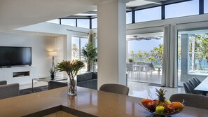 Penthouse Luxe, 4 chambres, vue océan, en front de plage | Coin séjour