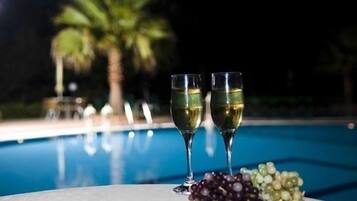 Seasonal outdoor pool, pool umbrellas, sun loungers