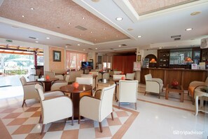 2 bars/lounges, 2 poolside bars - Damia Hotel (Corfu)