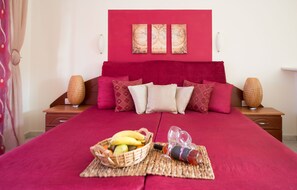 Estudio, vista a la alberca | Escritorio, insonorización, wifi gratis y ropa de cama 