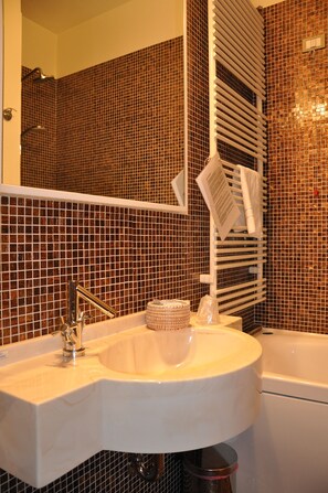Double Room, 1 Double Bed | Bathroom sink - Le Calandre Hotel (Rubano)