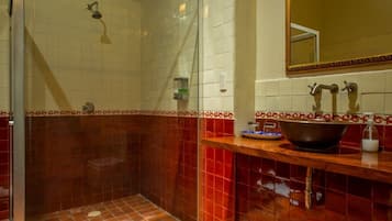 Superior Room | Bathroom | Shower, hair dryer, towels