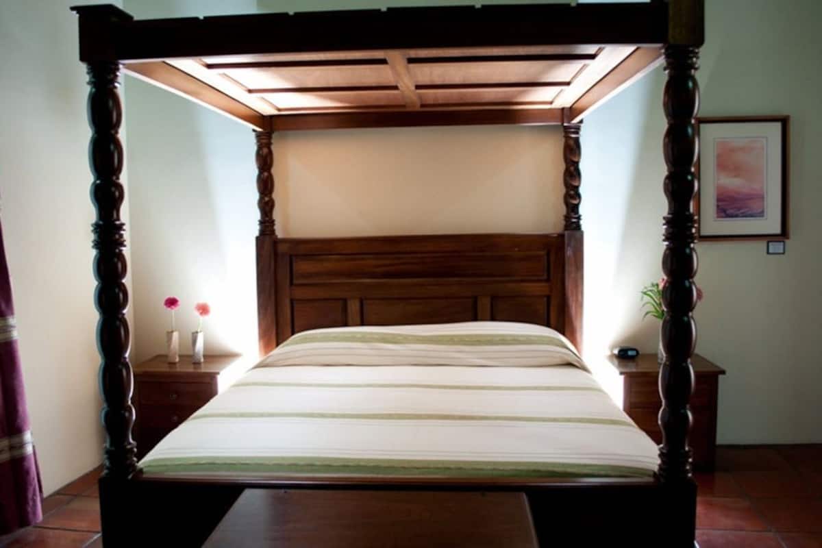 1 bedroom, egyptian cotton sheets, down duvets, in-room safe