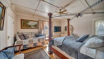 Luxury House | 1 bedroom, Egyptian cotton sheets, premium bedding, down comforters