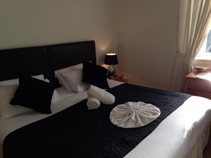 Superior Double Room, Ensuite - Atlantis (Torquay)
