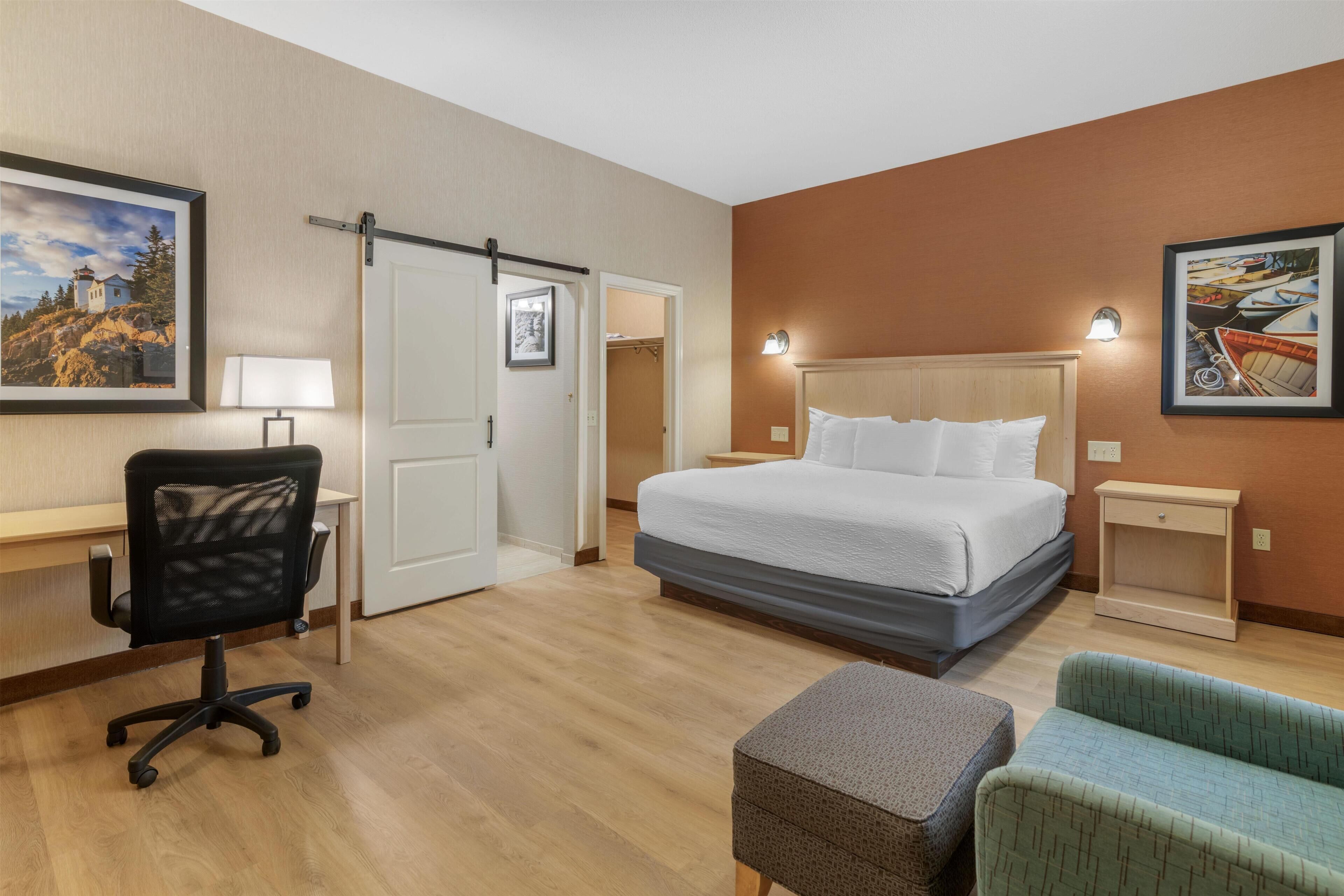 Premium bedding, pillowtop beds, in-room safe, desk
