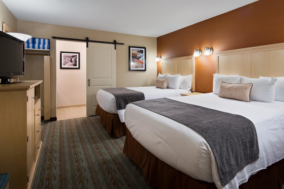 Premium bedding, pillowtop beds, in-room safe, desk