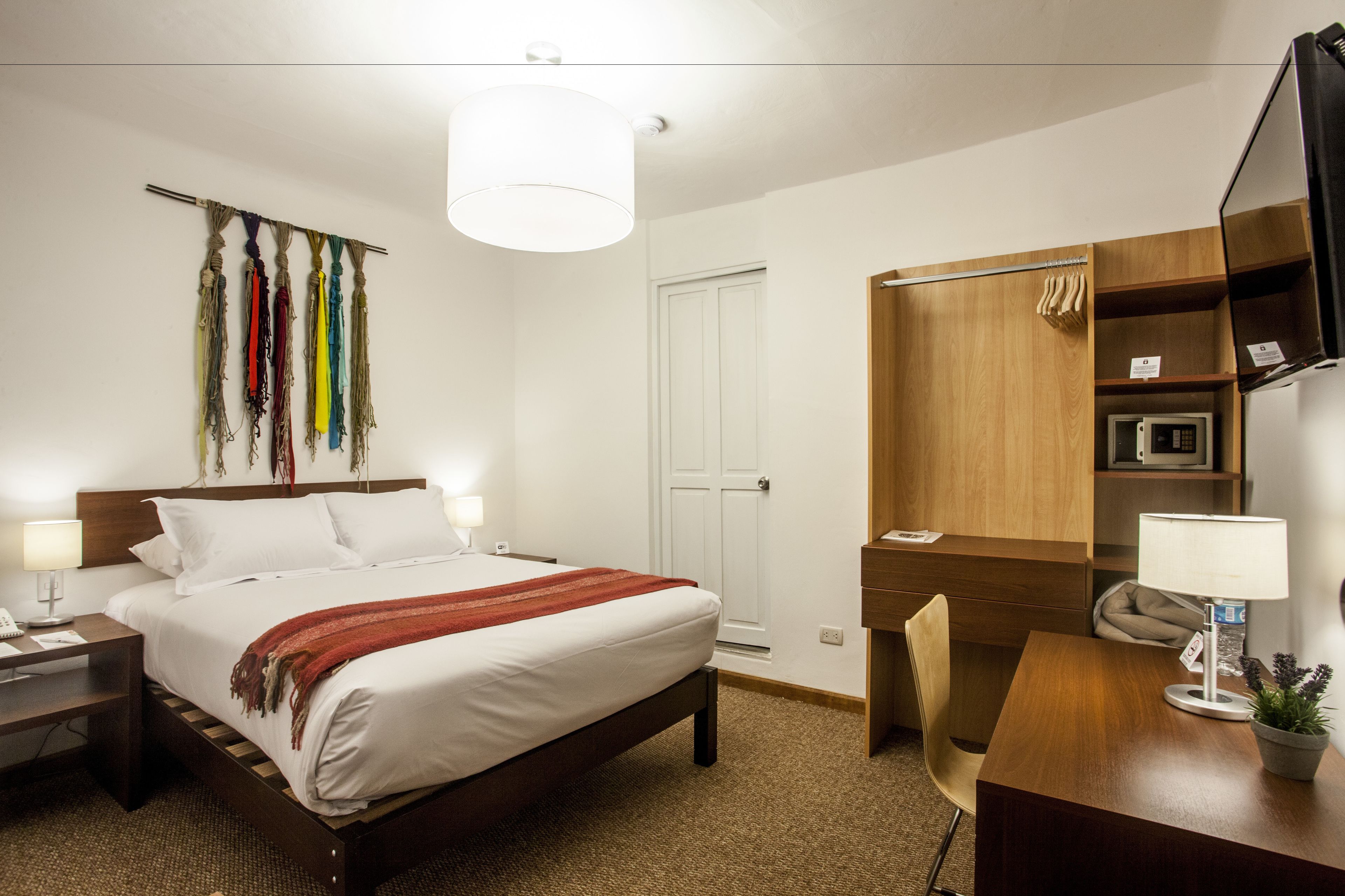 single room | in-room safe, rollaway beds, free wifi, bed sheets