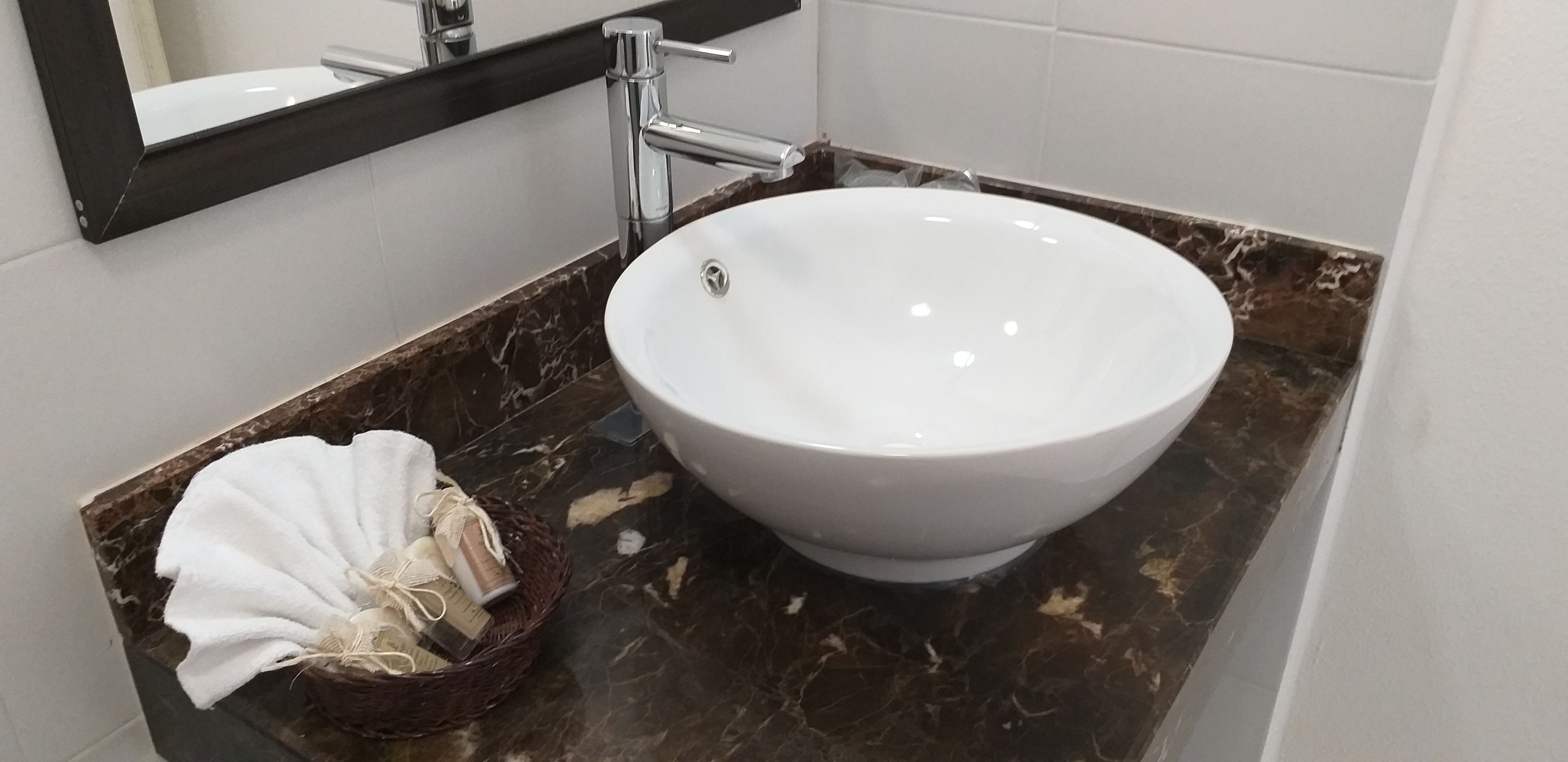 shower, free toiletries, hair dryer