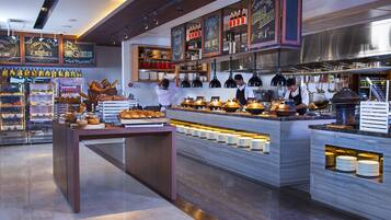 2 restaurants, breakfast served