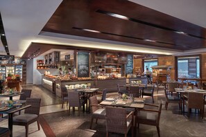 Coffee/tea maker - Courtyard By Marriott Bali Seminyak Resort (Seminyak)