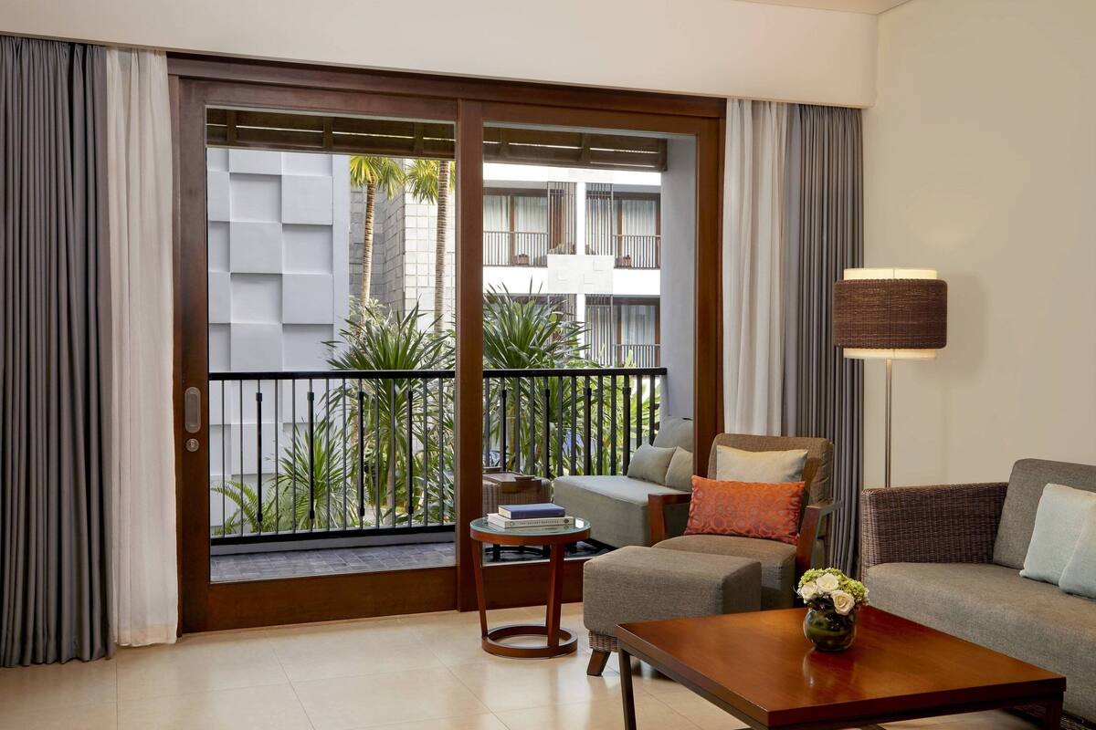 Suite, 2 Bedrooms | Kolam renang | Kolam renang terbuka, kabana percuma, payung kolam 