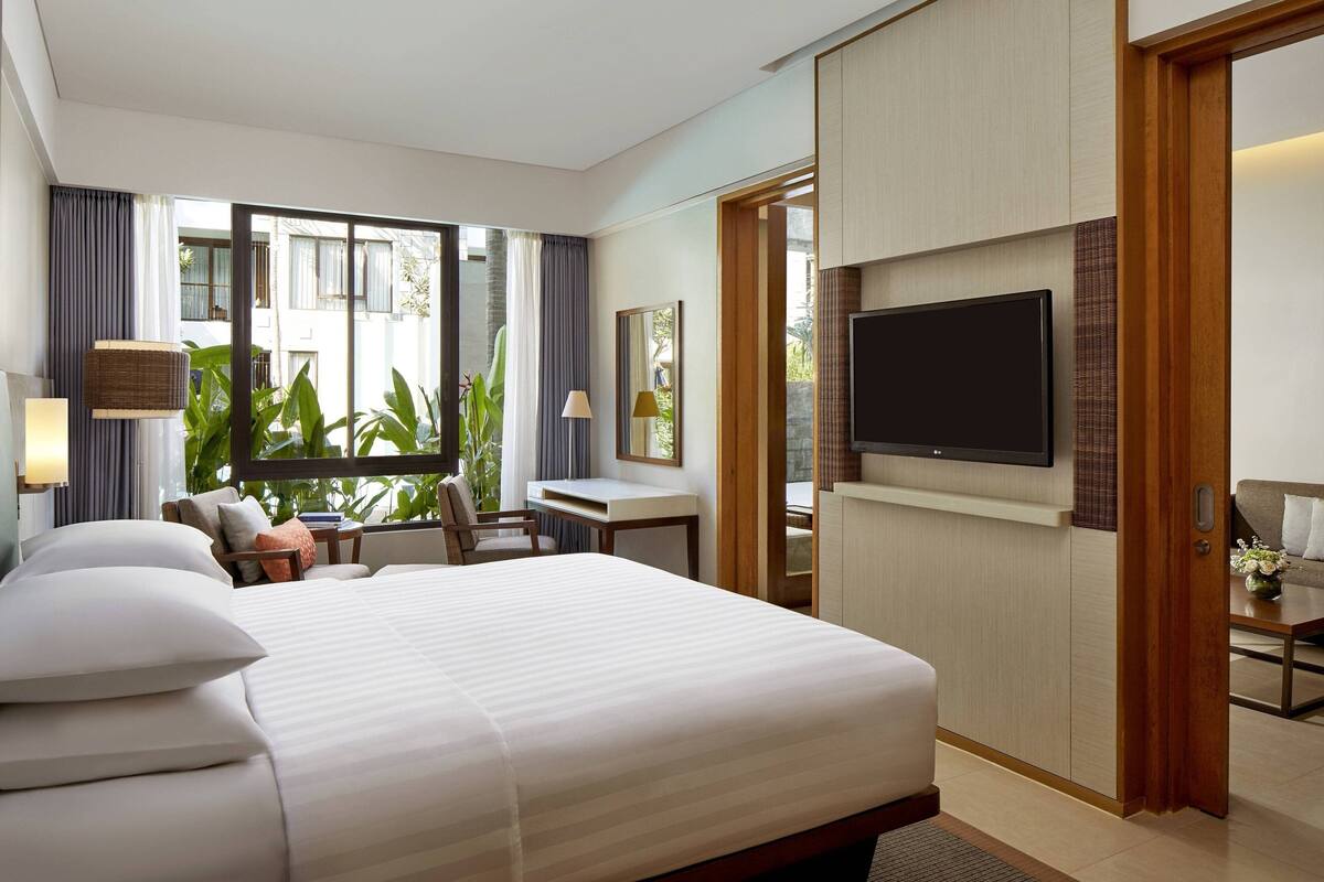Suite, 1 Bedroom, Terrace, Poolside (View) | Kolam renang | Kolam renang terbuka, kabana percuma, payung kolam 