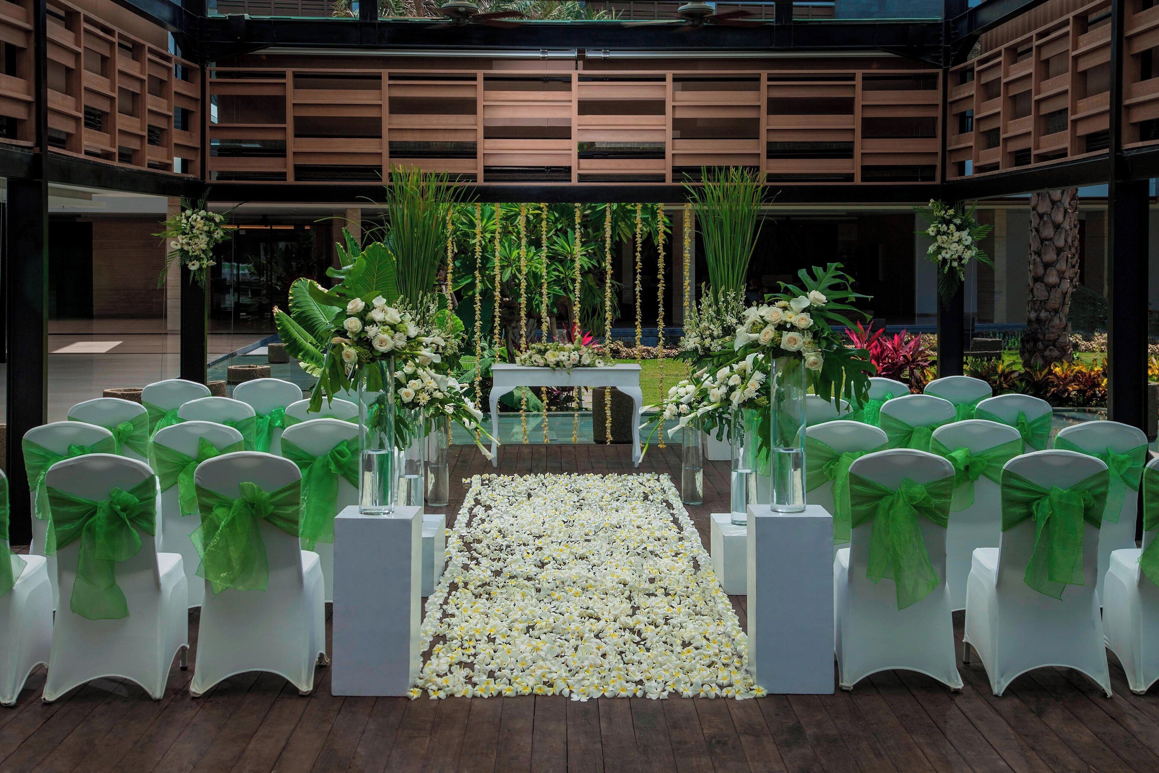 outdoor pool, free pool cabanas, pool umbrellas