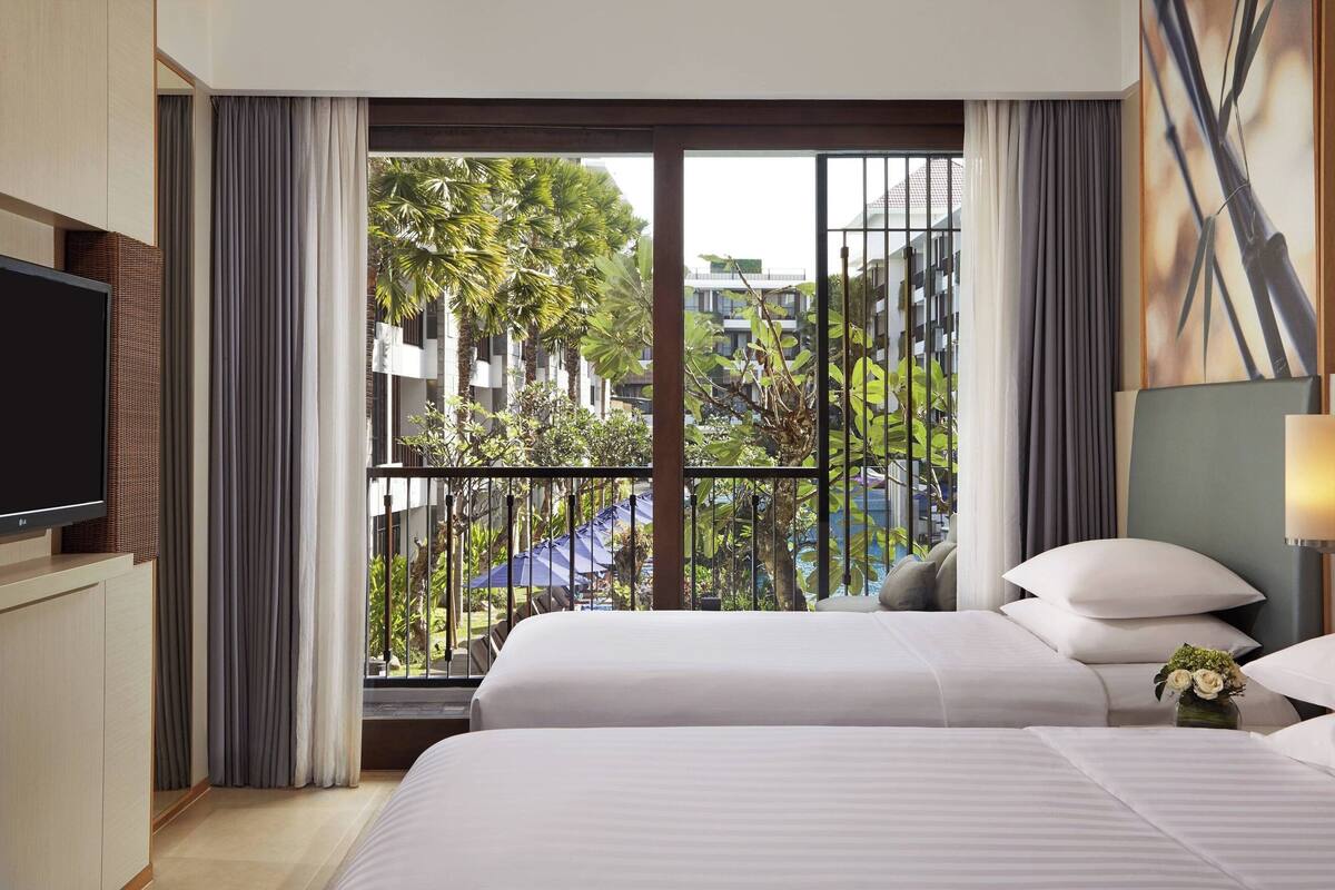Room, 2 Katil Bujang (Single), Balcony, Pool View (Balcony) | Kolam renang | Kolam renang terbuka, kabana percuma, payung kolam 