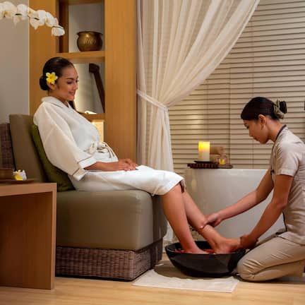 Couples treatment room(s), hot tub, body treatments, aromatherapy