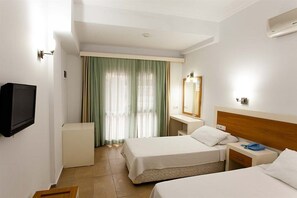 Minibar, in-room safe - Diana Suite Hotel (Fethiye)