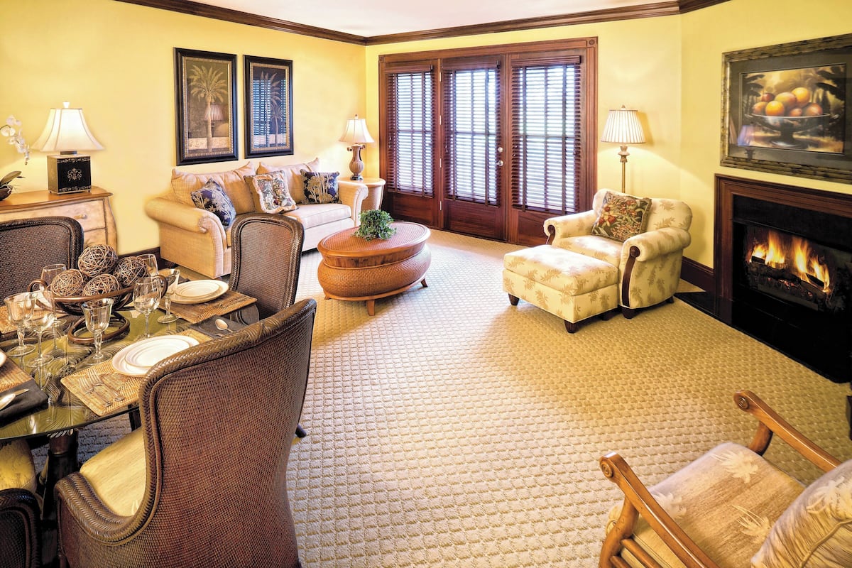 Presidential Suite, 3 Bedrooms, Non Smoking, Jetted Tub | Living area