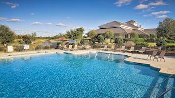 Indoor/outdoor pool