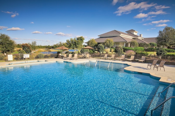 Indoor/outdoor pool