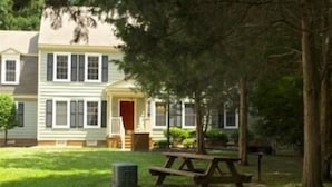BBQ/picnic Area - Club Wyndham Patriots Place (Williamsburg)