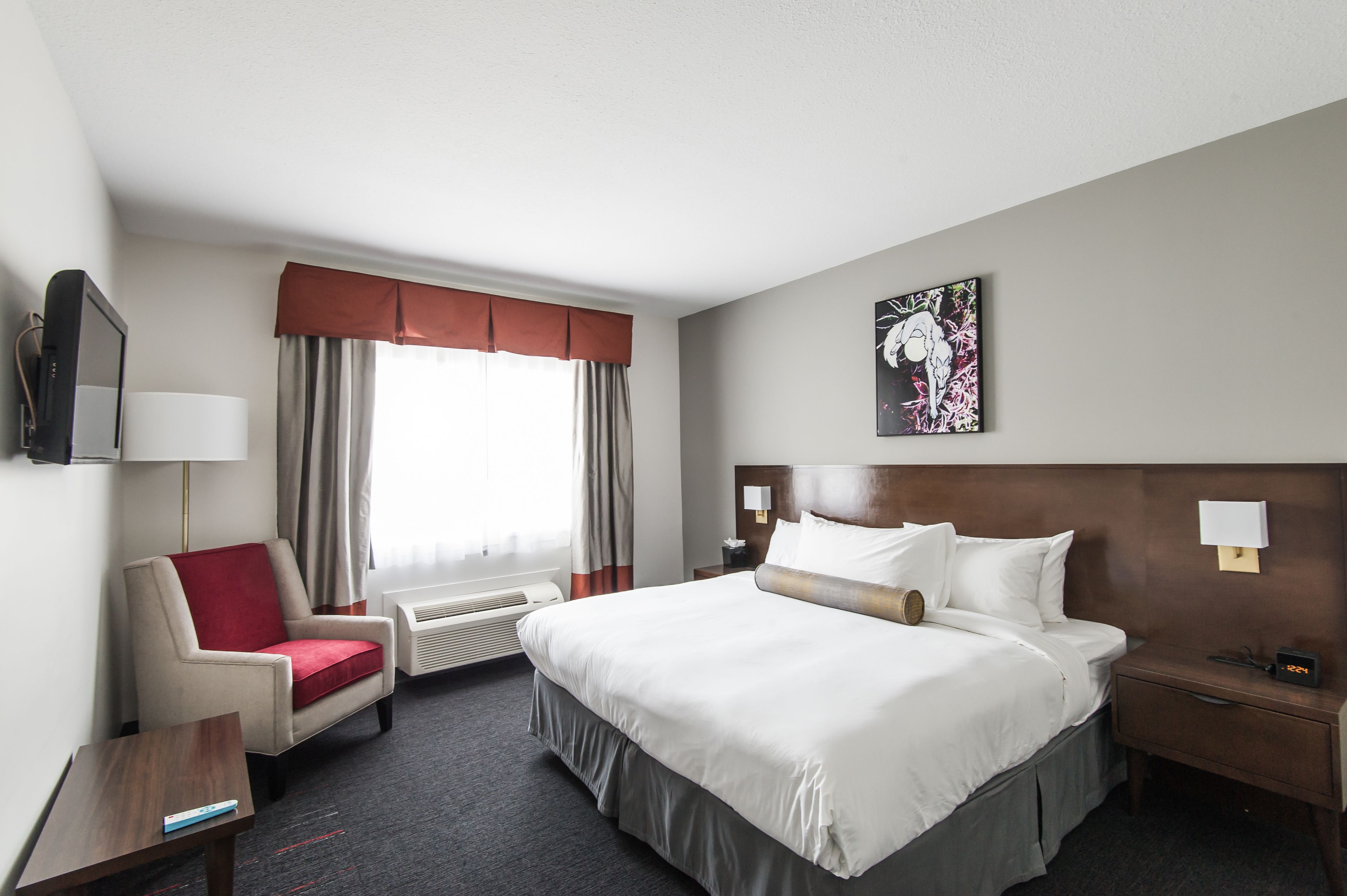 Premium bedding, down comforters, desk, laptop workspace