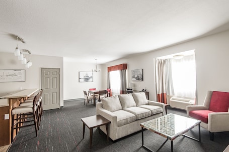 1 habitación, ropa de cama de alta calidad, cubrecamas y escritorio
