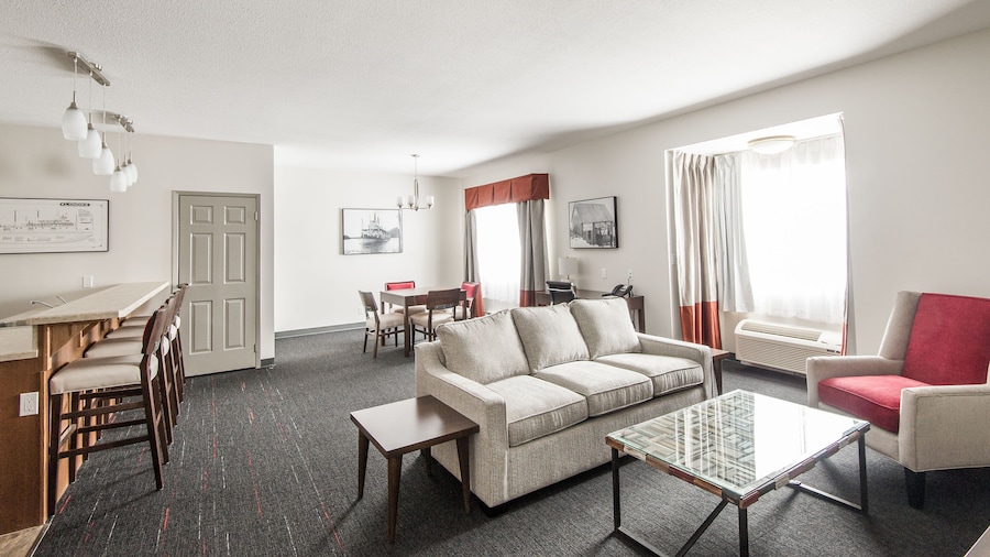Edgewater Hotel