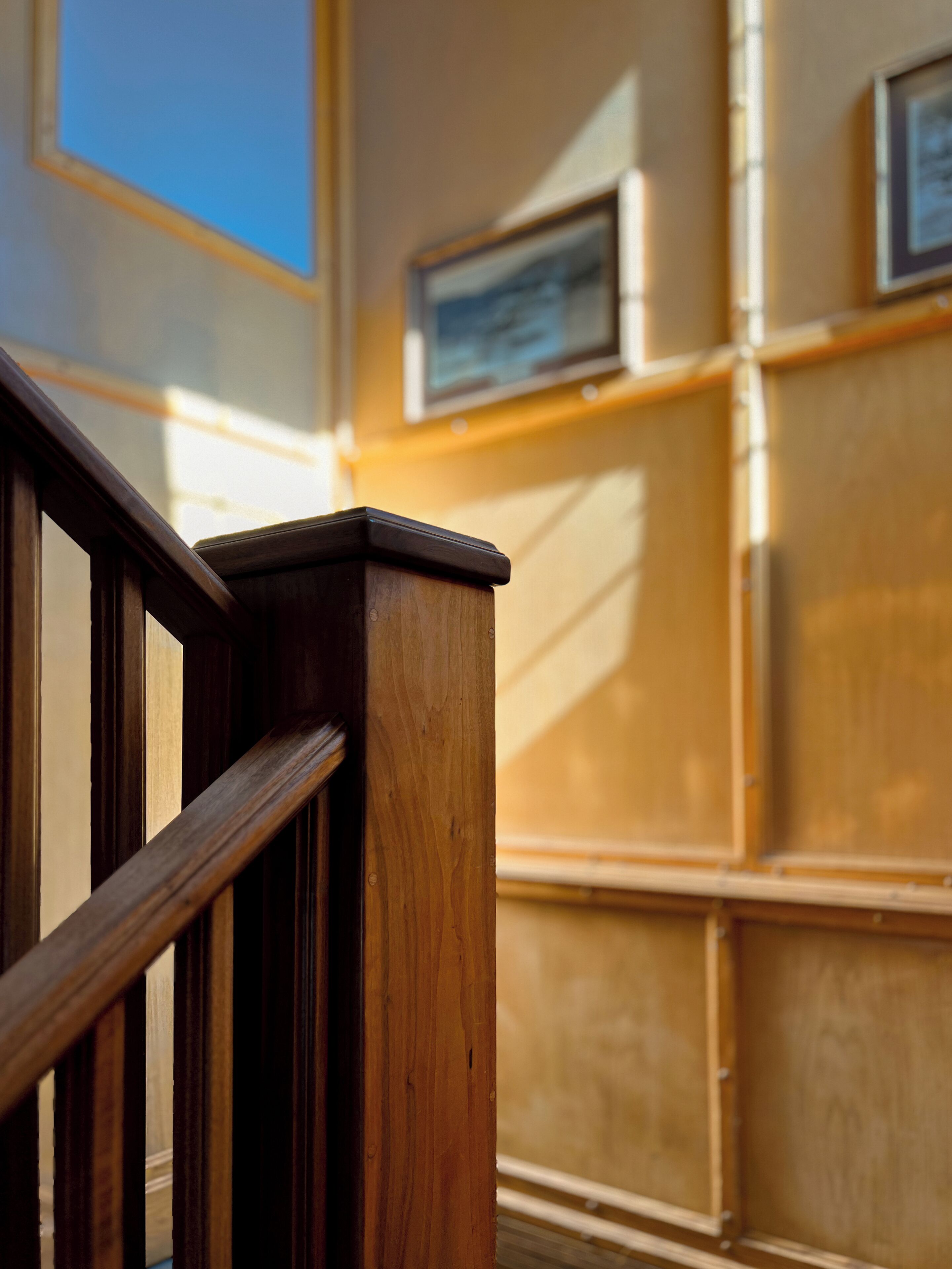 handrails in stairways