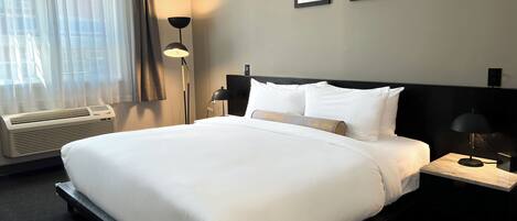 Deluxe-Zimmer, 1 King-Bett | 1 Schlafzimmer, hochwertige Bettwaren, Daunenbettdecken, Schreibtisch