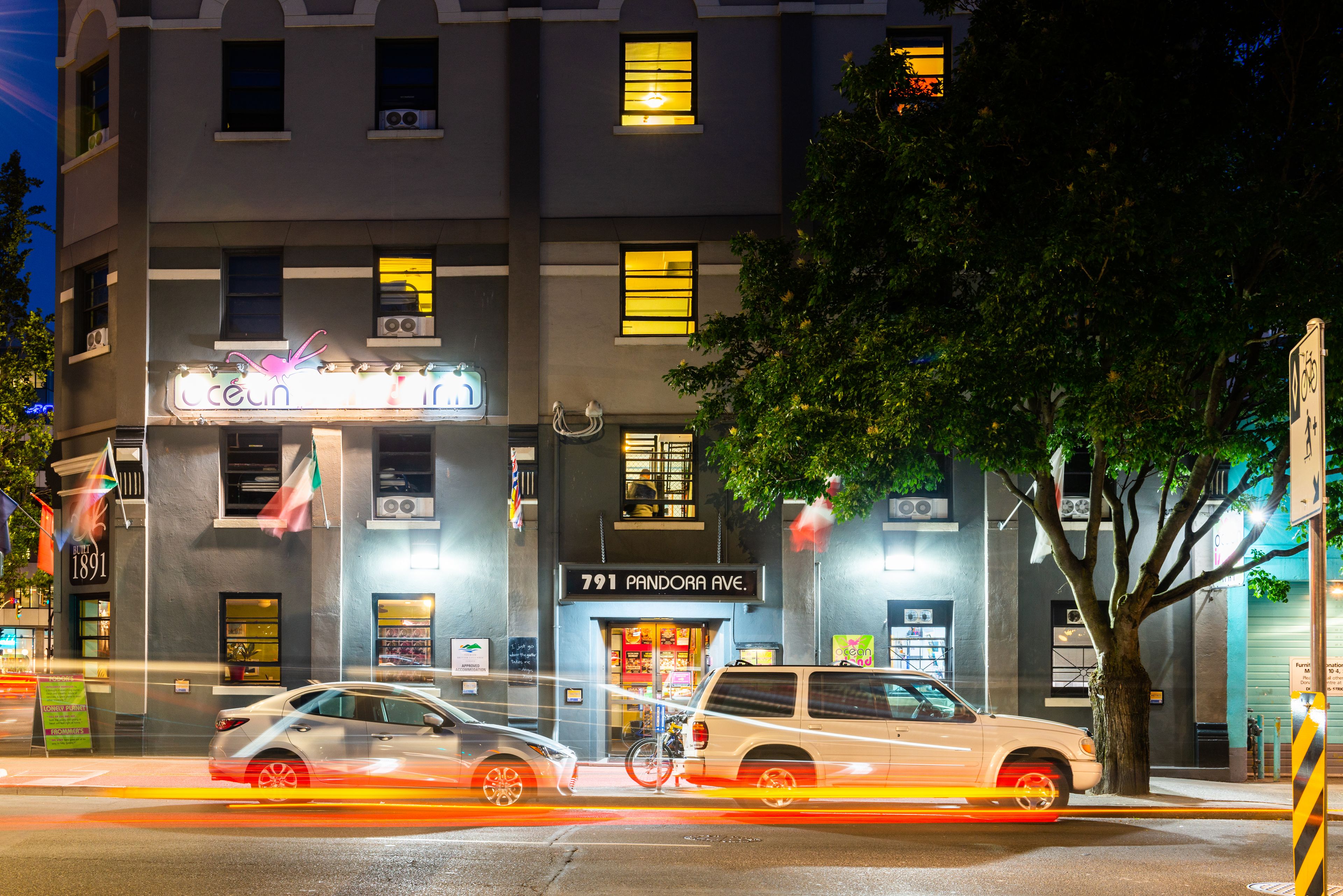 Photo - Ocean Island Inn | Backpackers | Suites