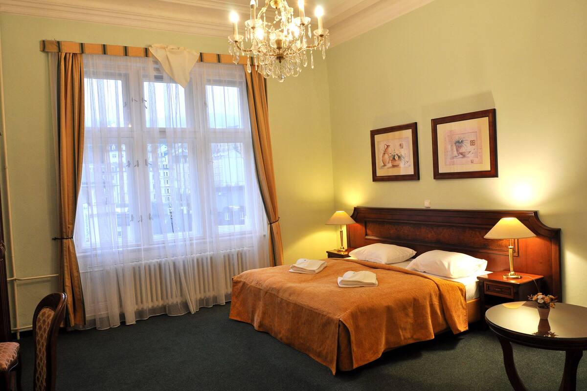 Quarto superior | Frigobar, cofres nos quartos, escrivaninha, berços grátis