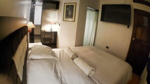 Double Room | Premium bedding, in-room safe, free WiFi - Killa House (Cusco)