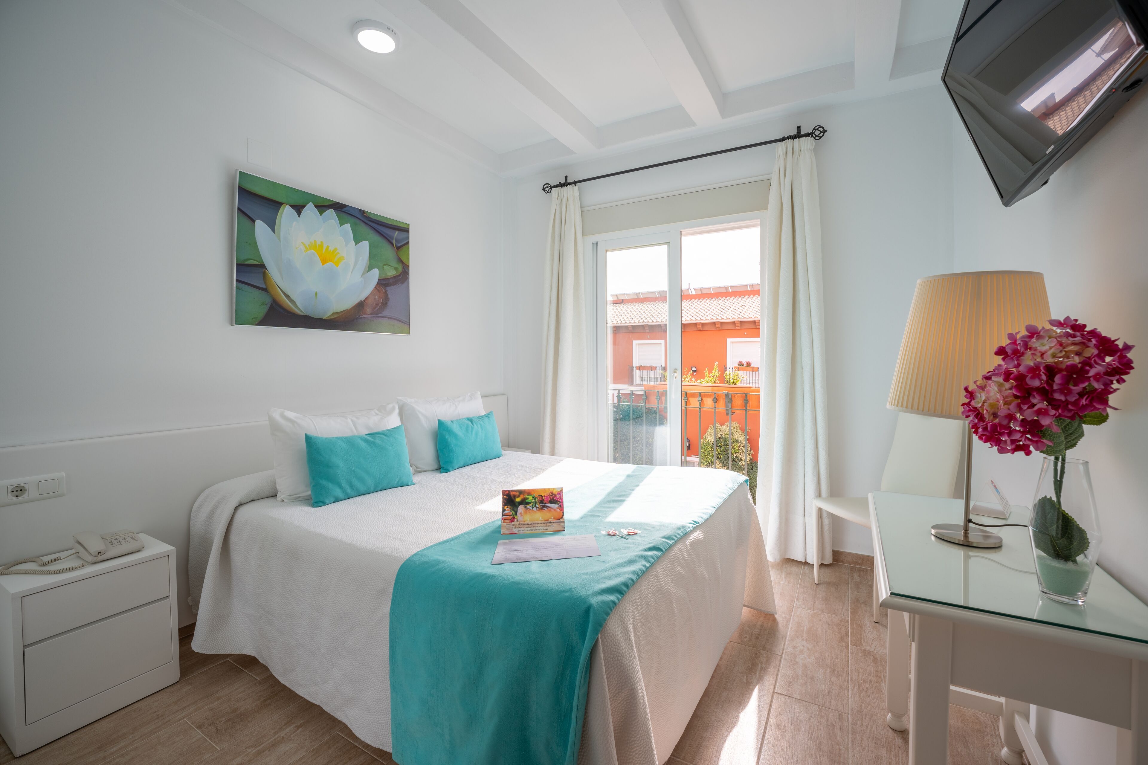 in-room safe, desk, laptop workspace, free wifi