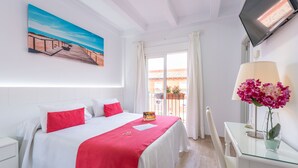 A hotel room with a bed, a desk, a TV, and a window with curtains. - Hotel Romerito (Málaga)