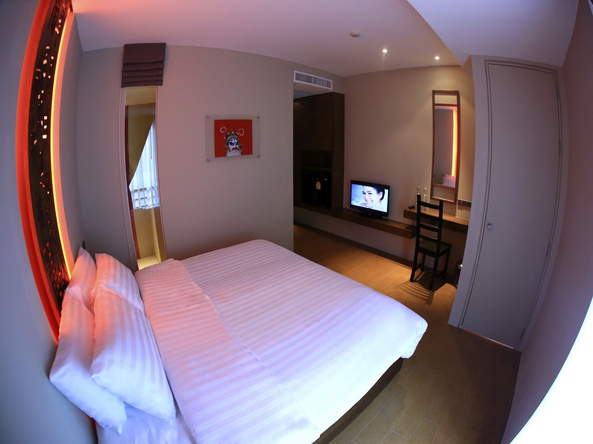 deluxe room | in-room safe, desk, blackout curtains, free wifi