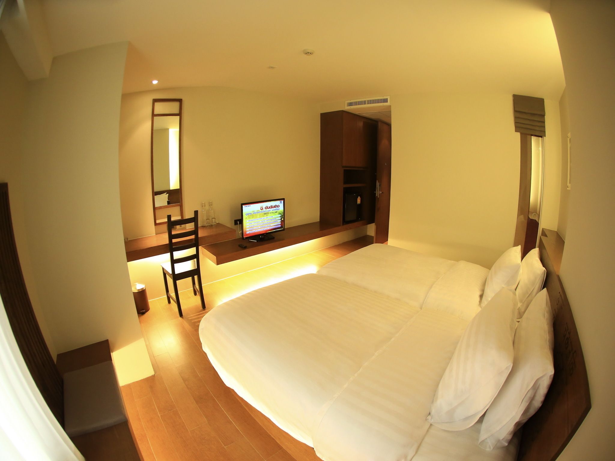 superior room | in-room safe, desk, blackout curtains, free wifi