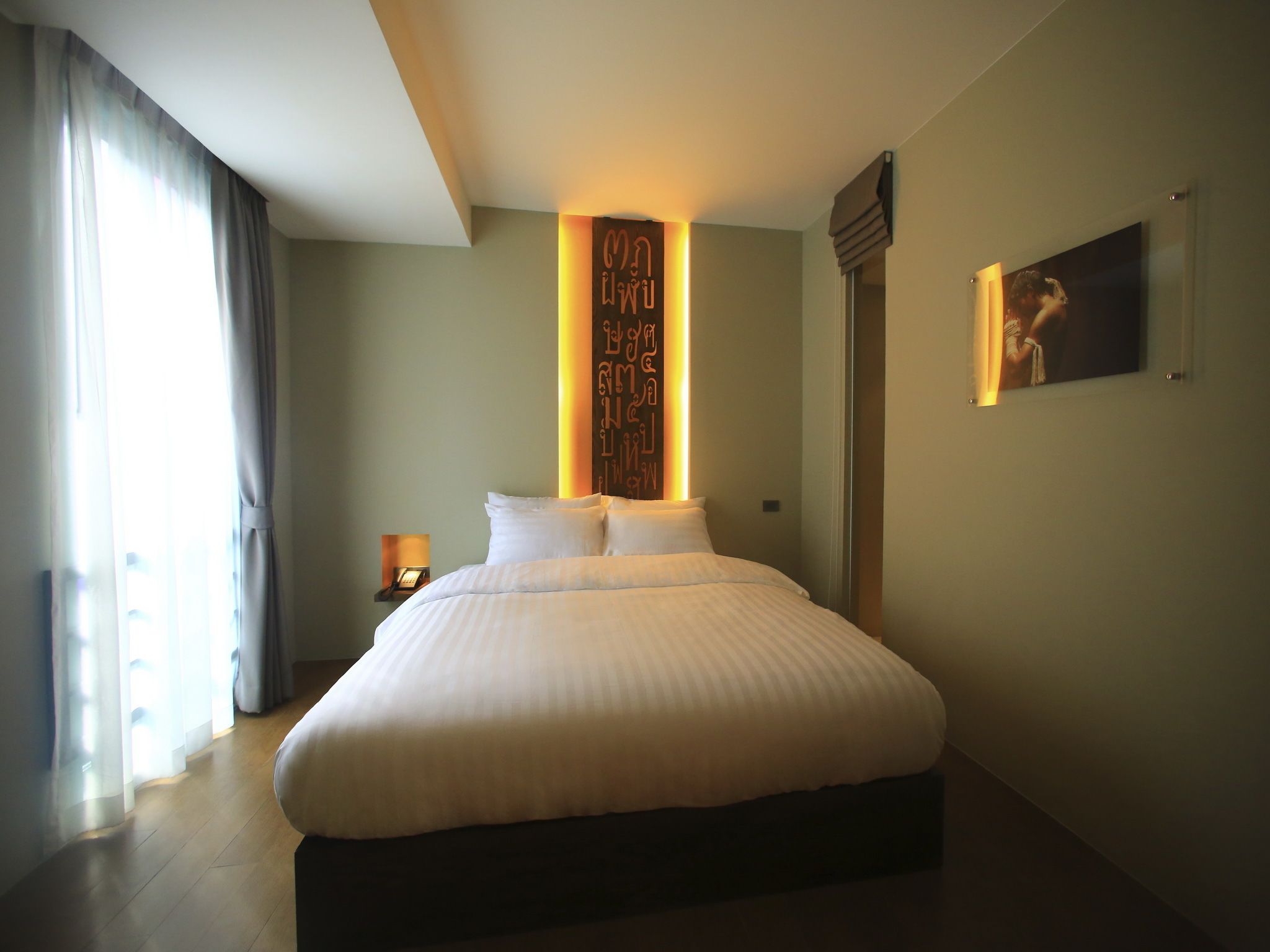 deluxe room | in-room safe, desk, blackout curtains, free wifi