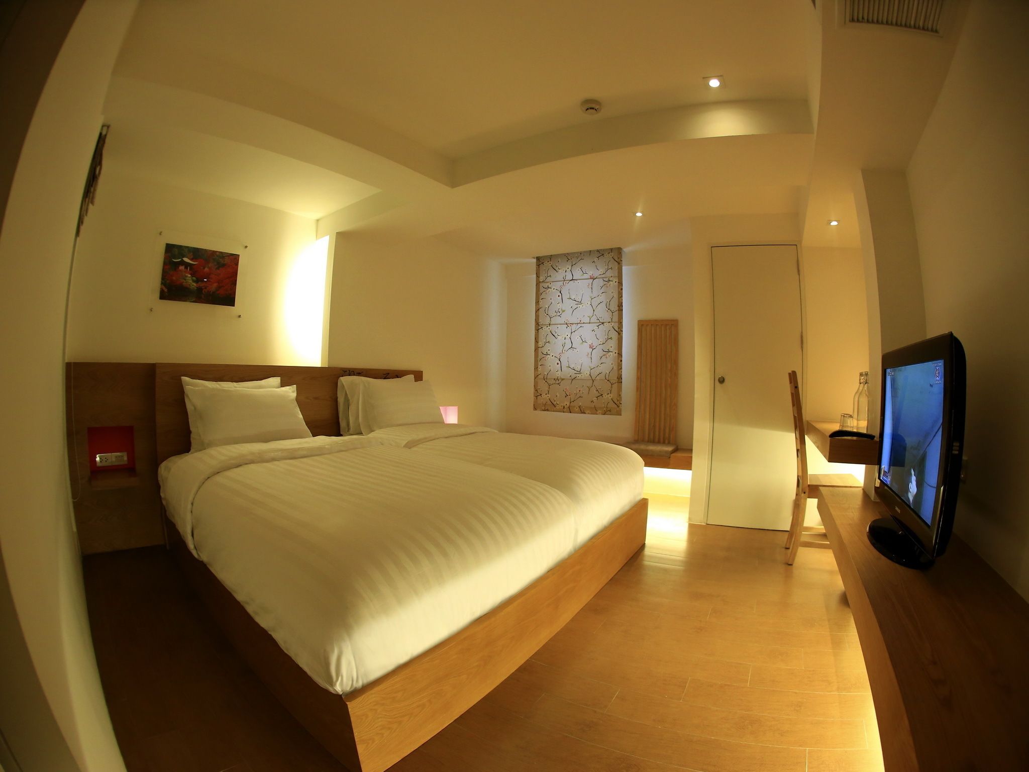 superior room | in-room safe, desk, blackout curtains, free wifi