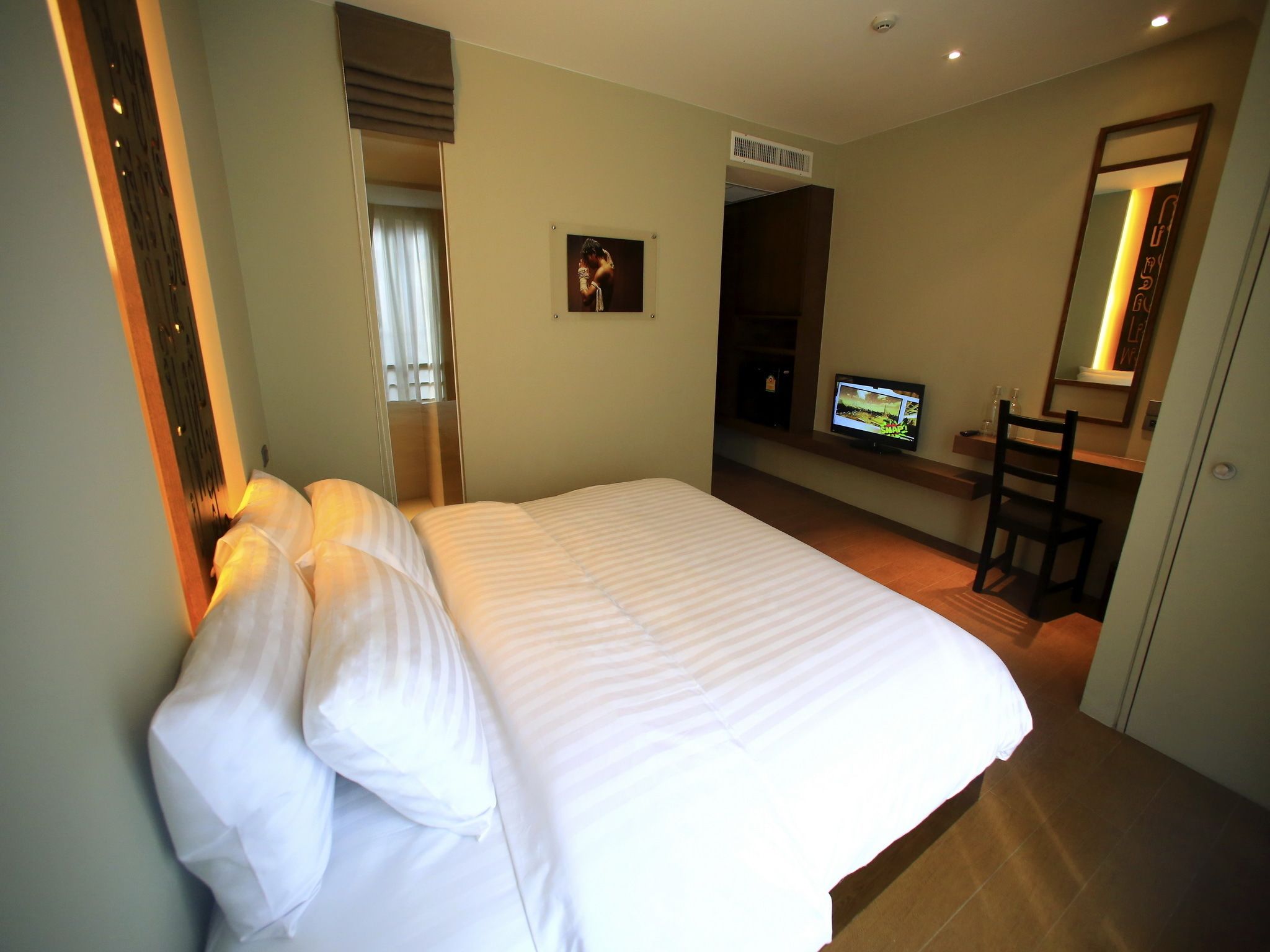 deluxe room | in-room safe, desk, blackout curtains, free wifi