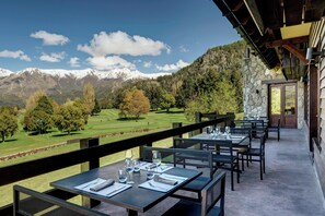 Breakfast, lunch, dinner served; international cuisine, garden views 