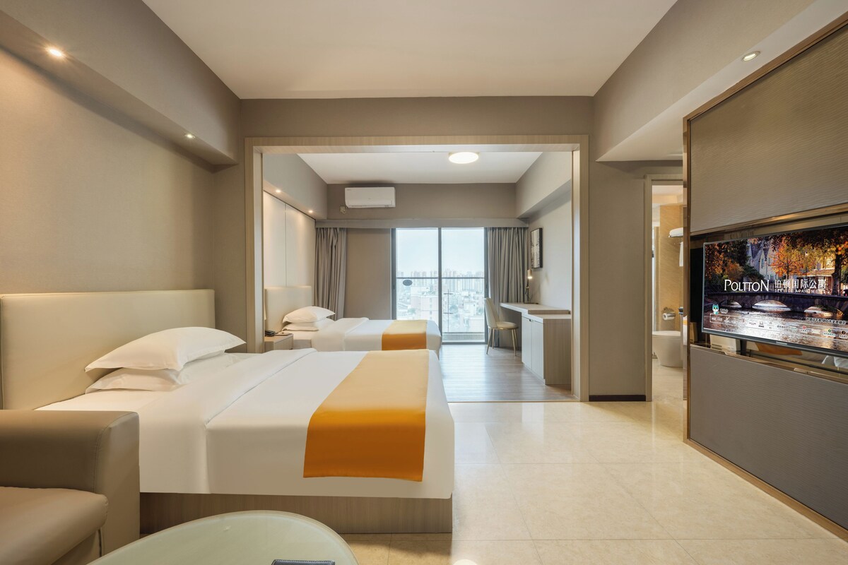Deluxe Twin Room, 2 Twin Beds | Premium bedding, minibar, in-room safe, desk