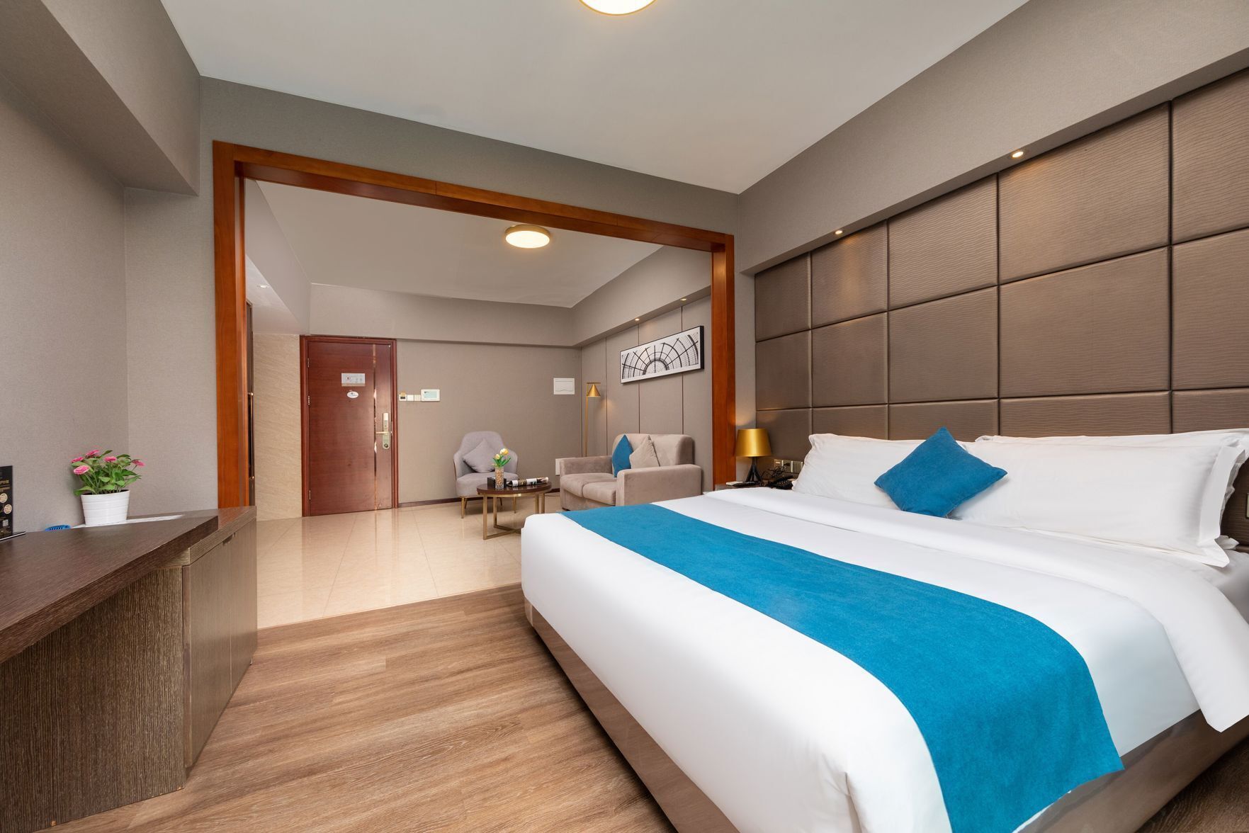 Premium bedding, minibar, in-room safe, desk