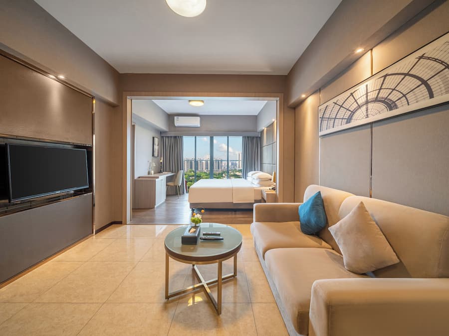 Executive Suite | Premium bedding, minibar, in-room safe, desk