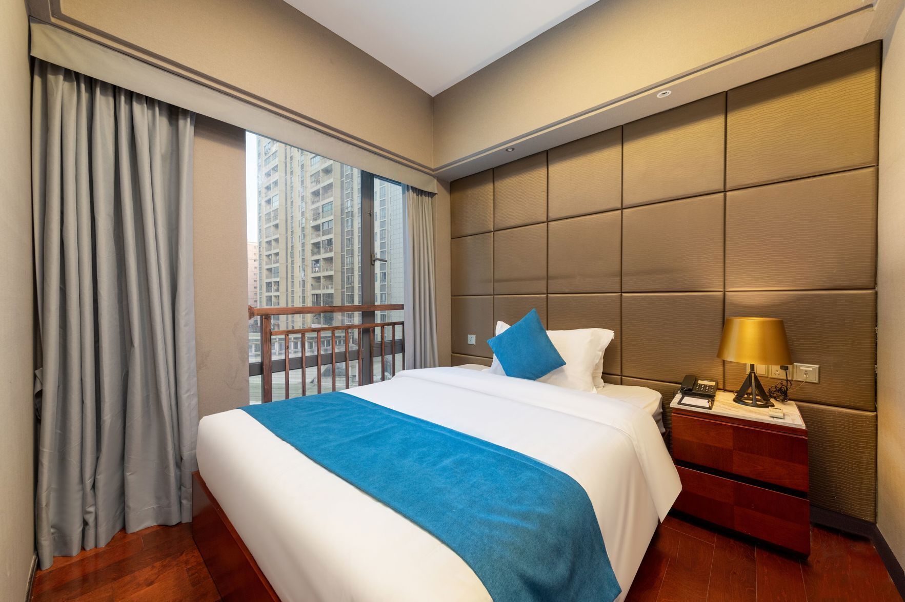 Ropa de cama de alta calidad y minibar 