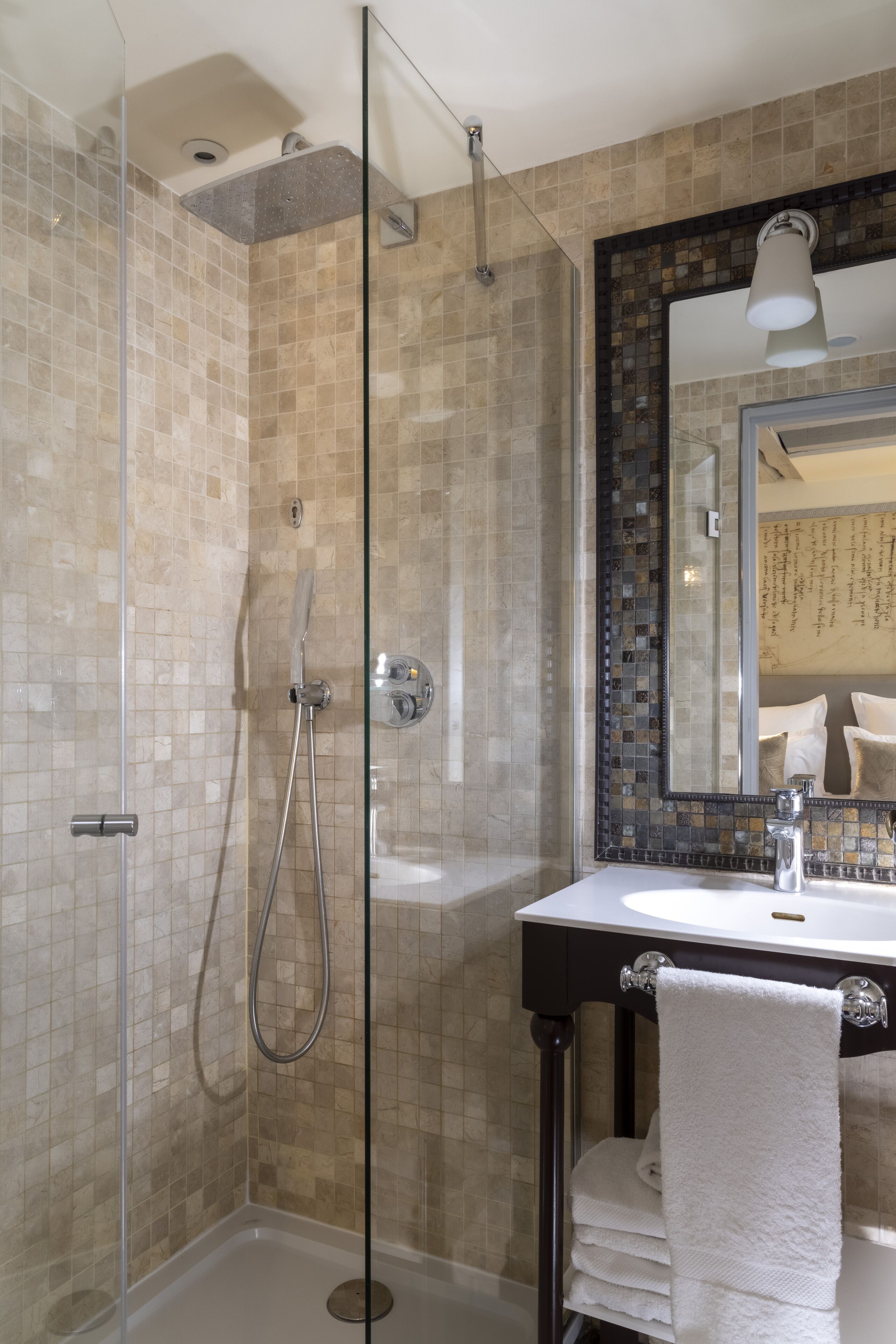 premium bedding, pillow-top beds, minibar, in-room safe